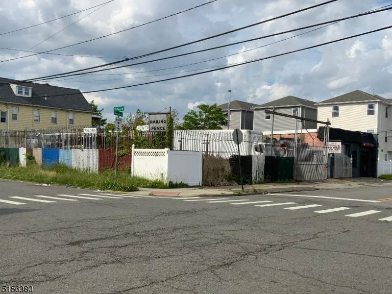 701 S Park St - Photo 1