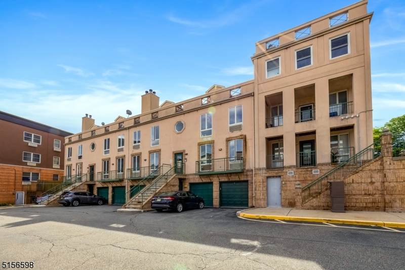 50 Pine St - Photo 1