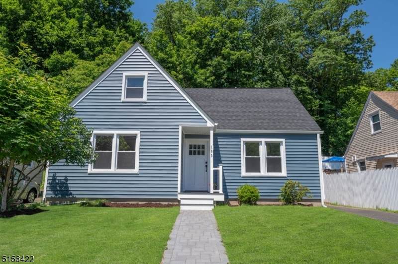 190 Pompton Ave - Photo 1