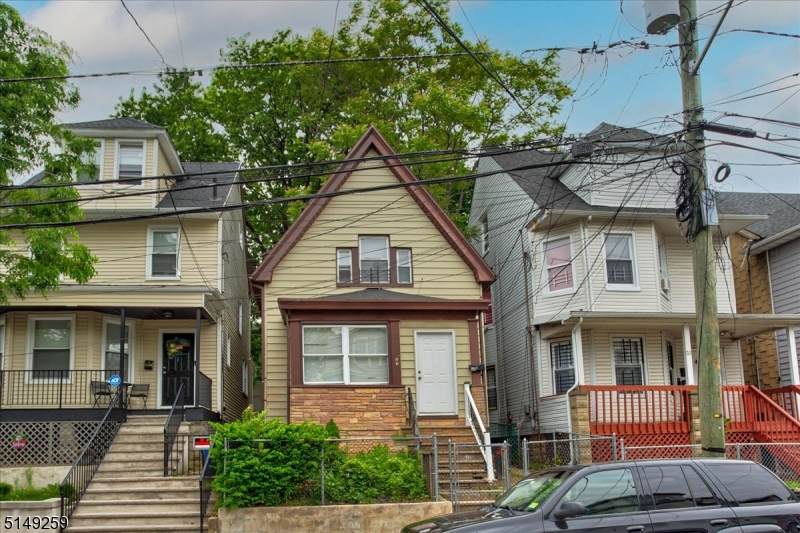 27 Salem St - Photo 1