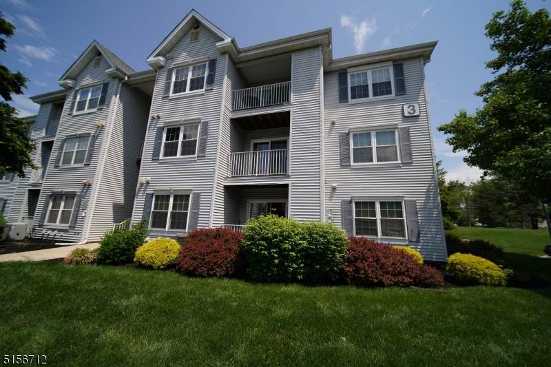 324 Stratford Pl - Photo 1