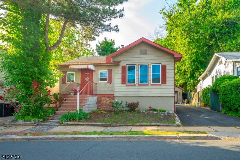 1426 Burnet Ave - Photo 1