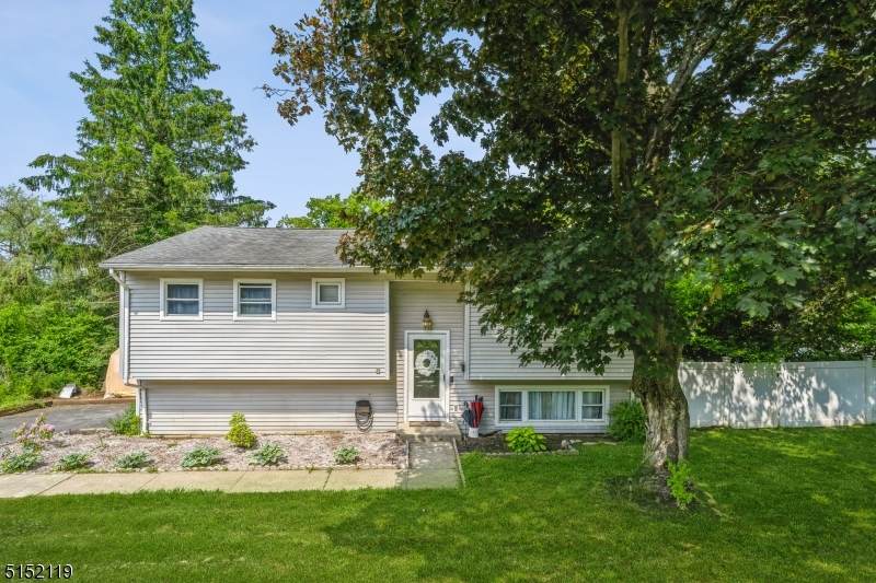 8 Lincoln Ave - Photo 1