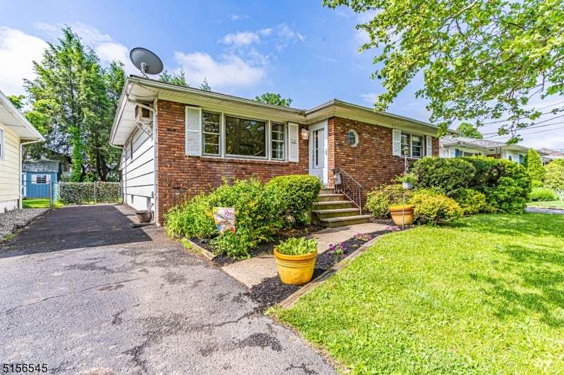 642 W Meadow Ave - Photo 1