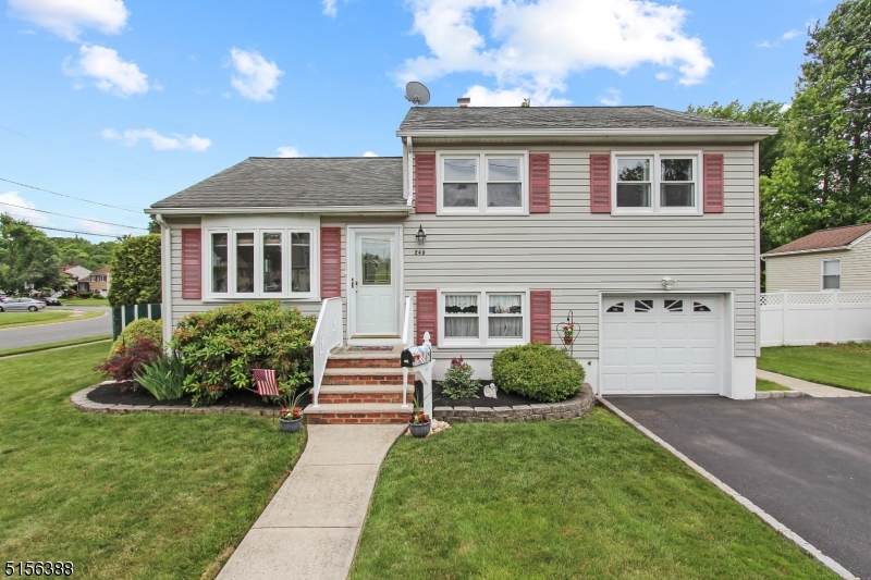 249 Pierce St - Photo 1