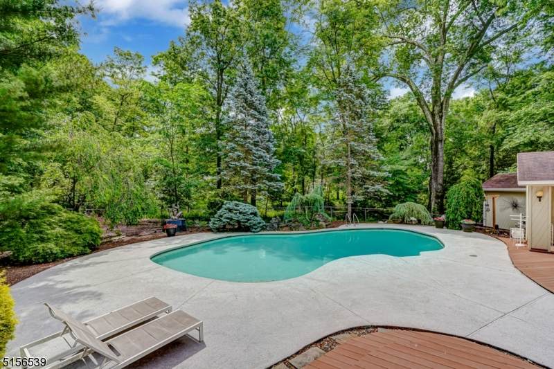 3 Crestwood Dr - Photo 1