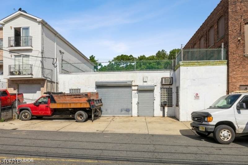 32 Seabury St - Photo 1