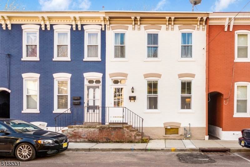 25 Swan St - Photo 1