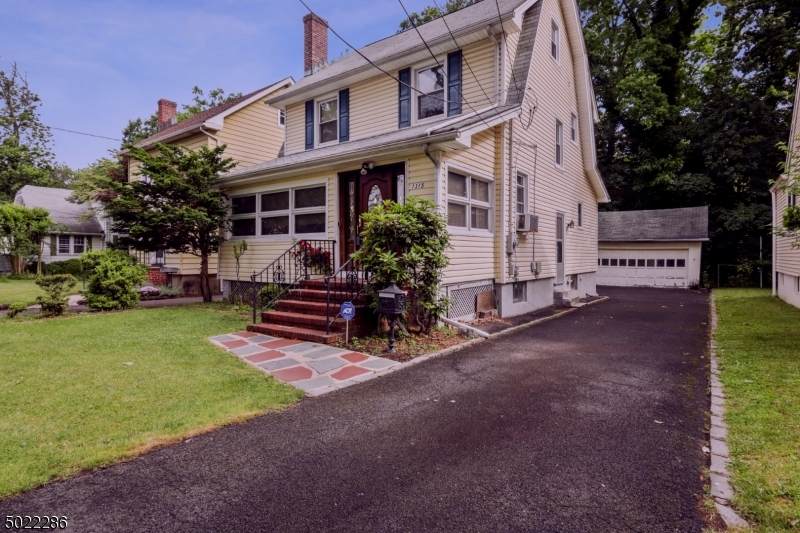 1315 Brookfall Ave - Photo 1