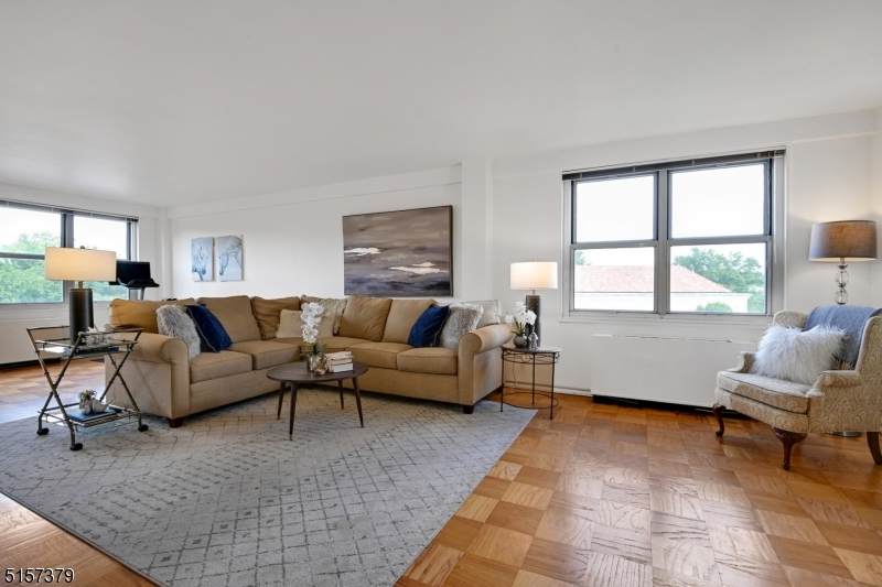 926 Bloomfield Ave 5G - Photo 1