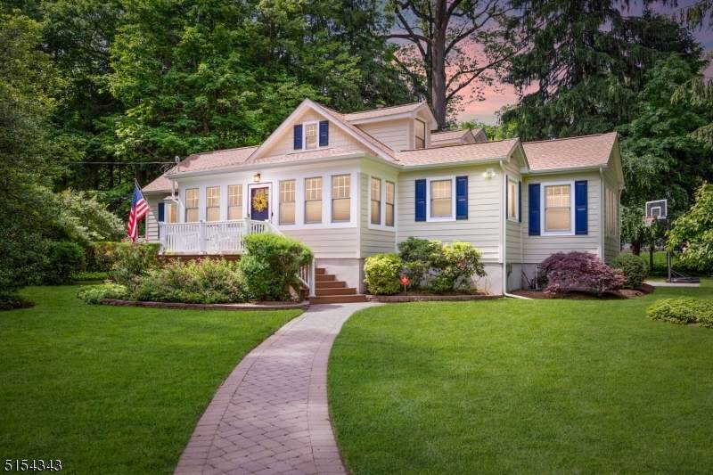 17 Elm Pl - Photo 1