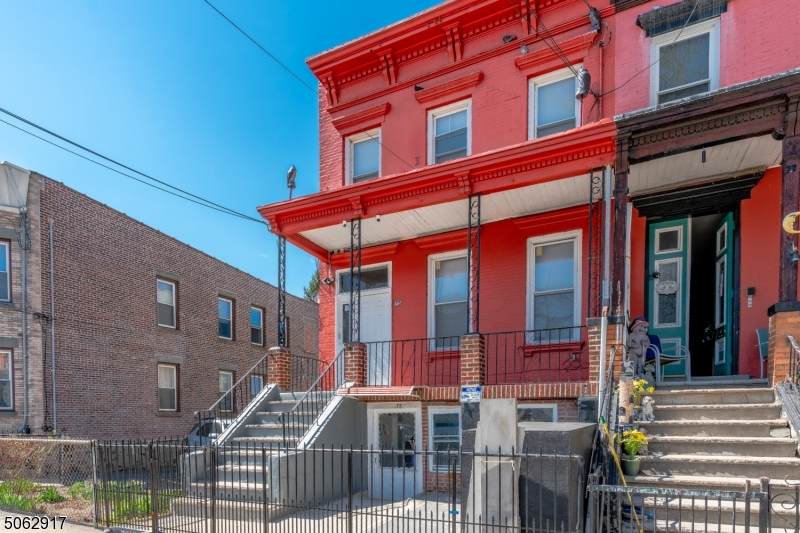 75 Giles Ave - Photo 1