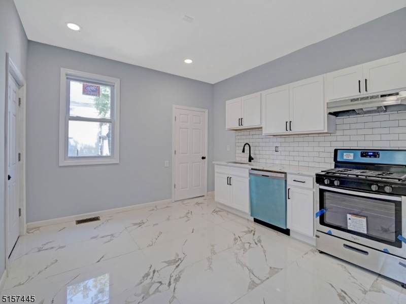 149 N 15Th St - Photo 1