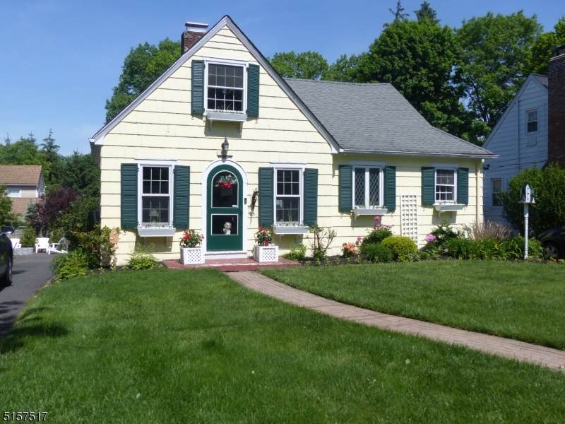 31 Sanderson Ave - Photo 1