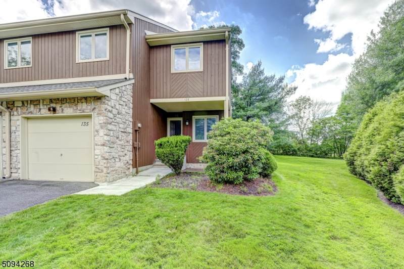 135 Bond Street - Photo 1
