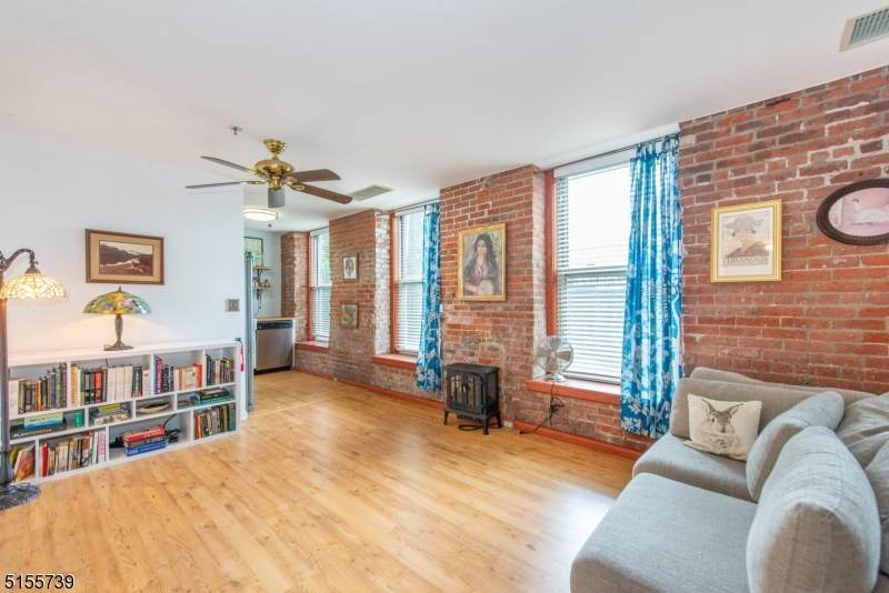 260 Main St - Photo 1