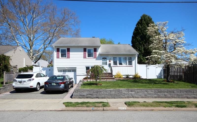 263 Maple Ave - Photo 1
