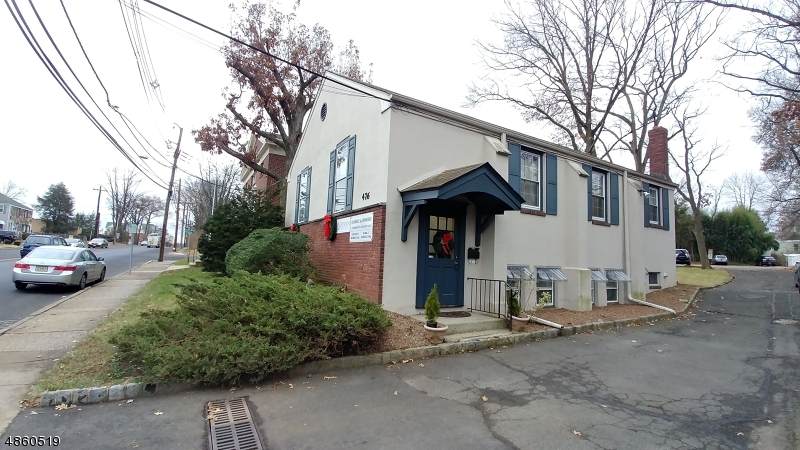 476 E South Ave - Photo 1