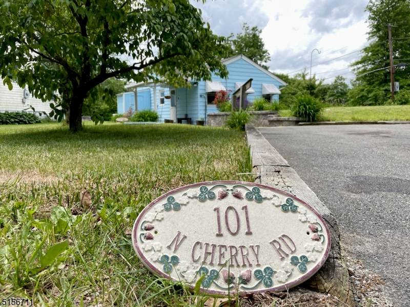 101 N Cherry Rd - Photo 1