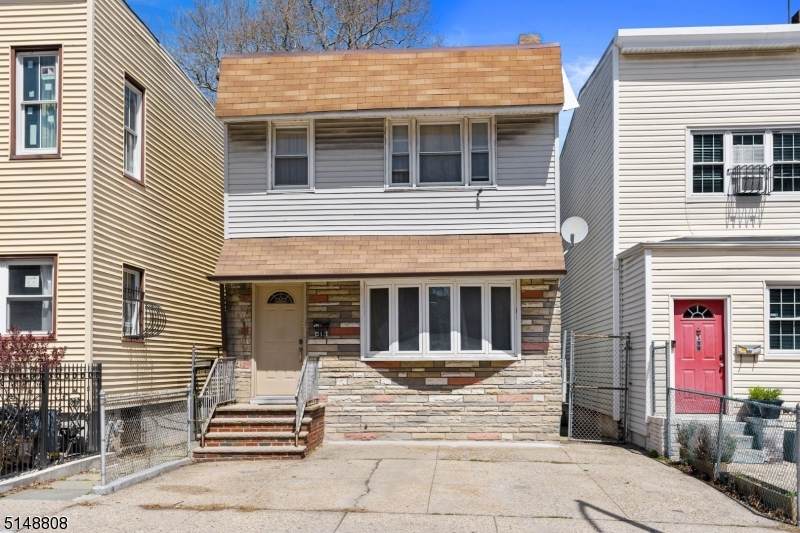 312 Fairmount Ave - Photo 1