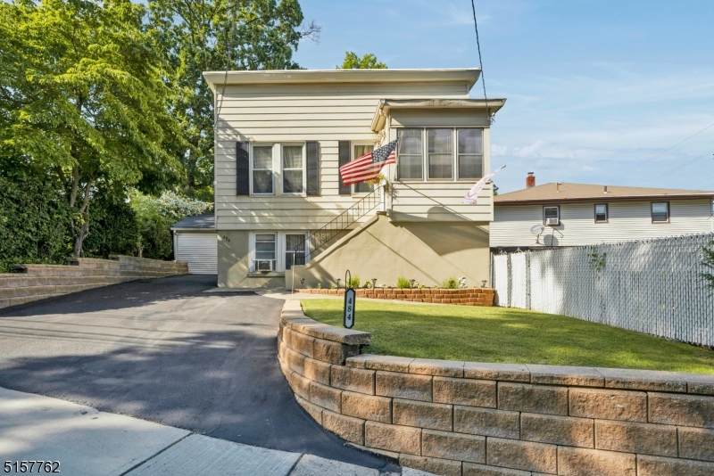 484 Harrison St - Photo 1