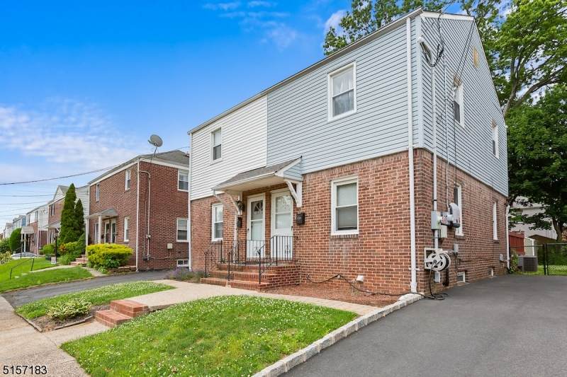 520 Elmwood Ter - Photo 1