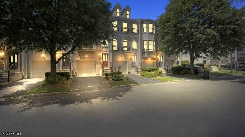 426 Manchester Dr - Photo 1