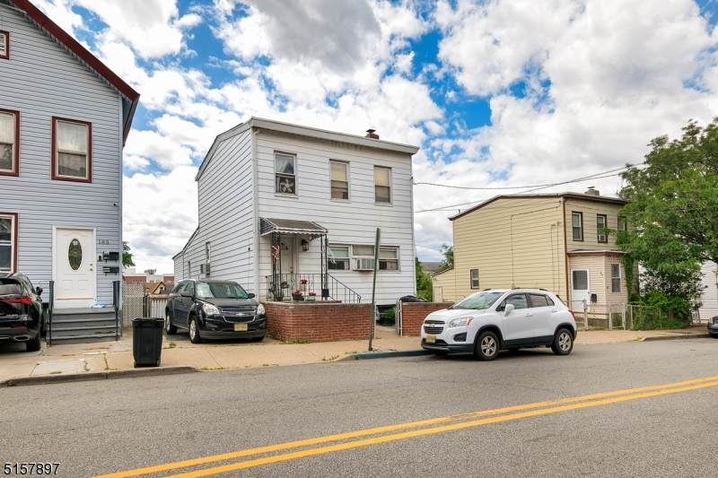 185 Preakness Ave - Photo 1