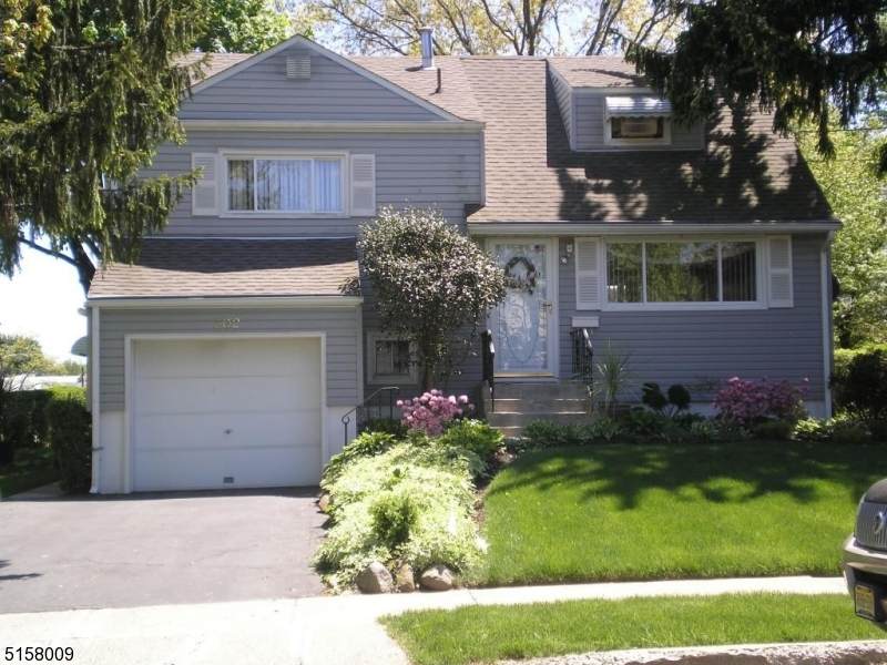 302 Ralph St - Photo 1
