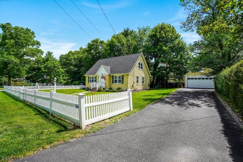 22 E Oak St - Photo 1