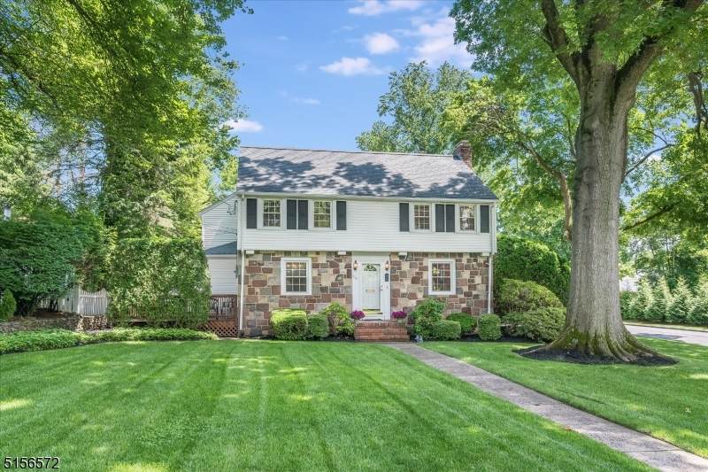 136 Greenway Rd - Photo 1