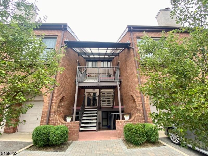 12 Sandburg Ct - Photo 1