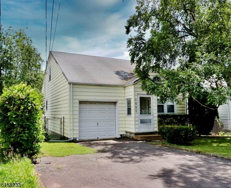 1025 Thomas St - Photo 1