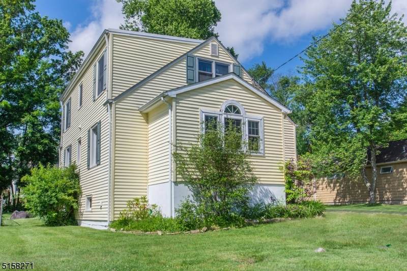33 Grand Ave - Photo 1