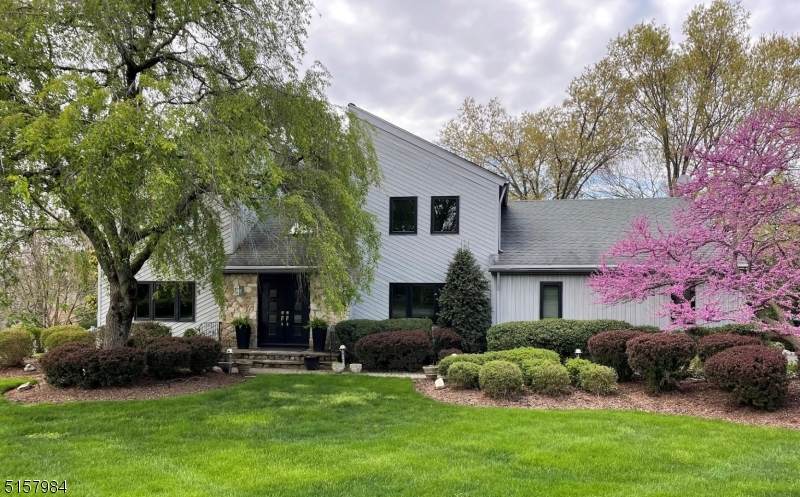 2 Sweet Briar Ct - Photo 1