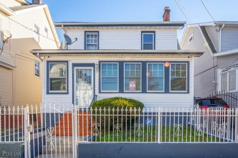 194 Isabella Ave - Photo 1