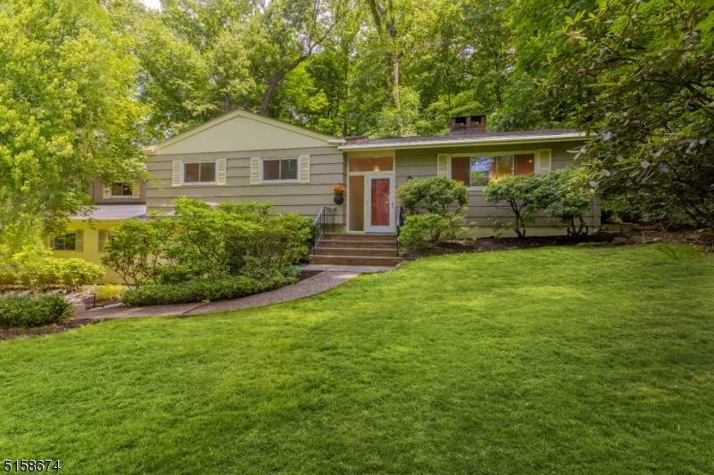 52 Plymouth Dr - Photo 1