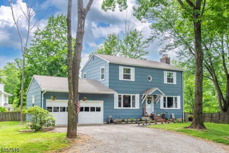 11 Woodglen Dr - Photo 1