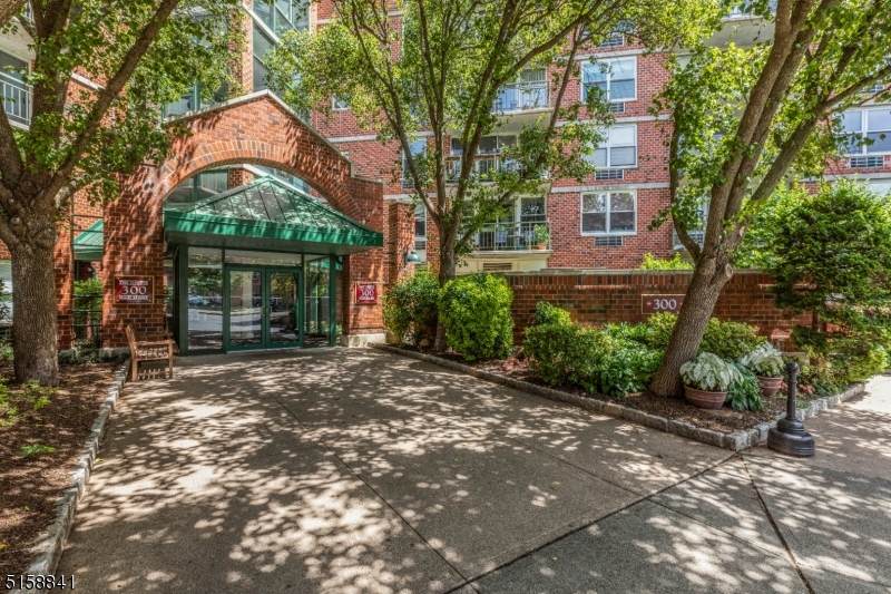 300 Main St - Photo 1