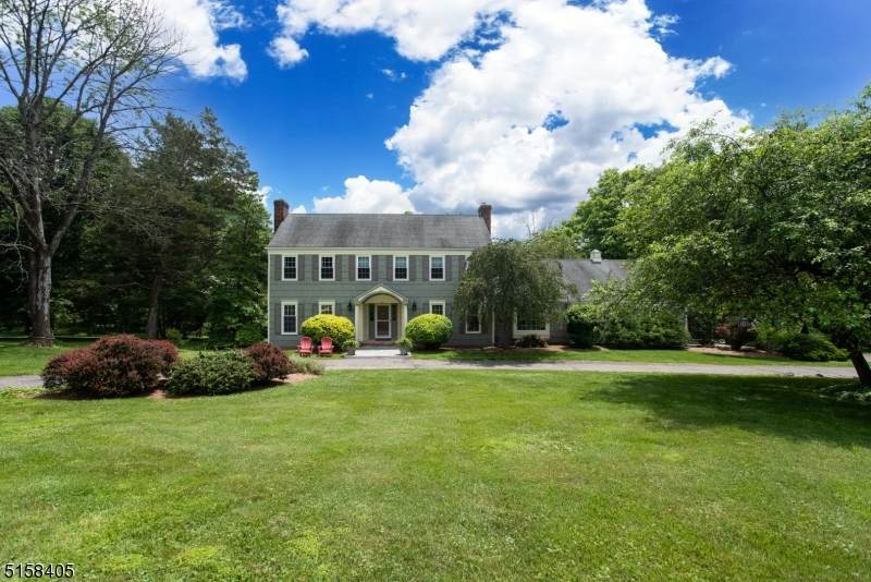 9 Sunnyfield Dr - Photo 1