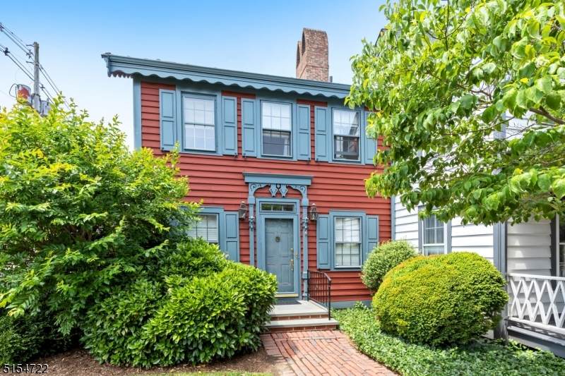 16 Murray Hill Sq - Photo 1