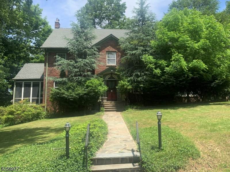 121 Irving Ave - Photo 1