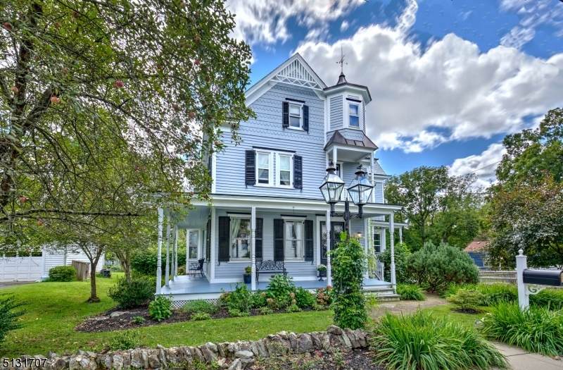 10 Jackson Ave - Photo 1
