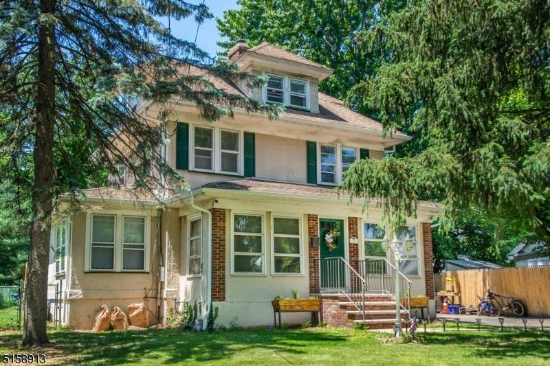 736 Pierpont St - Photo 1
