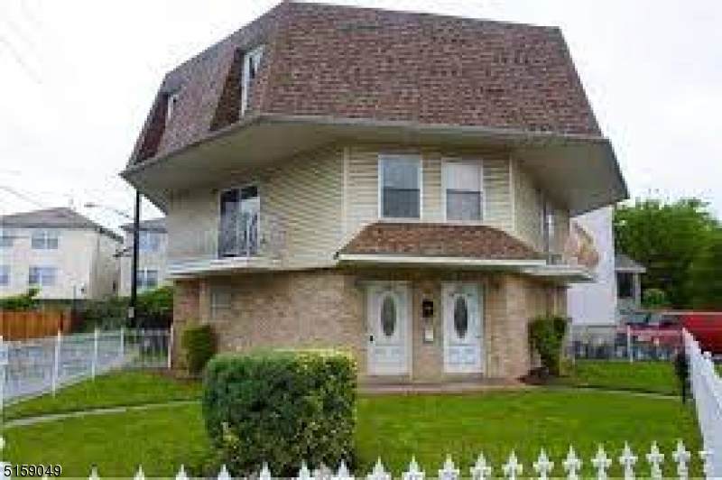 732 Livingston St - Photo 1