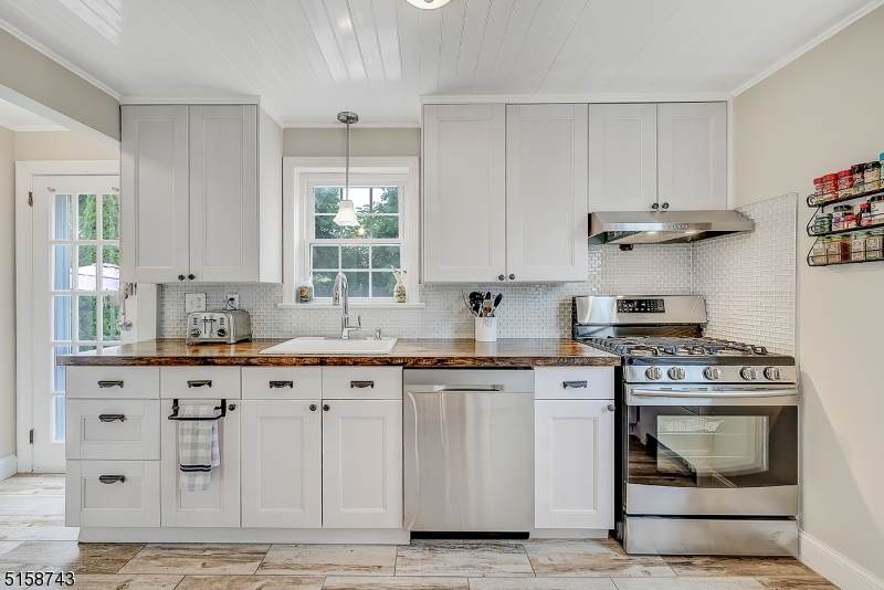 6 Godfrey Ave - Photo 1