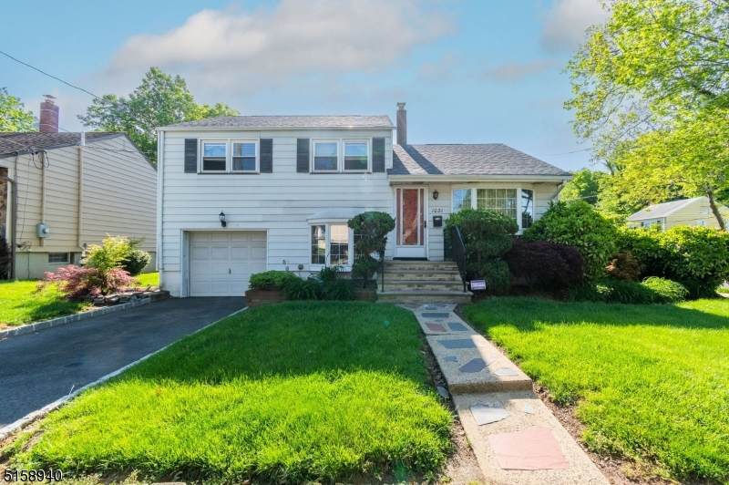 1021 Jefferson Ave - Photo 1