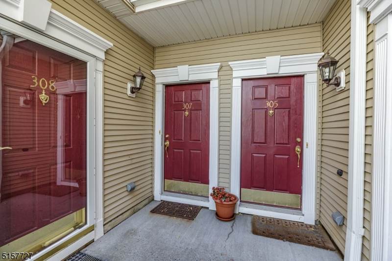 307 Lilac Dr - Photo 1