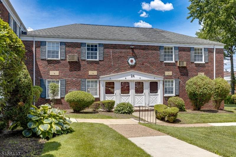 24 W Roselle Ave - Photo 1