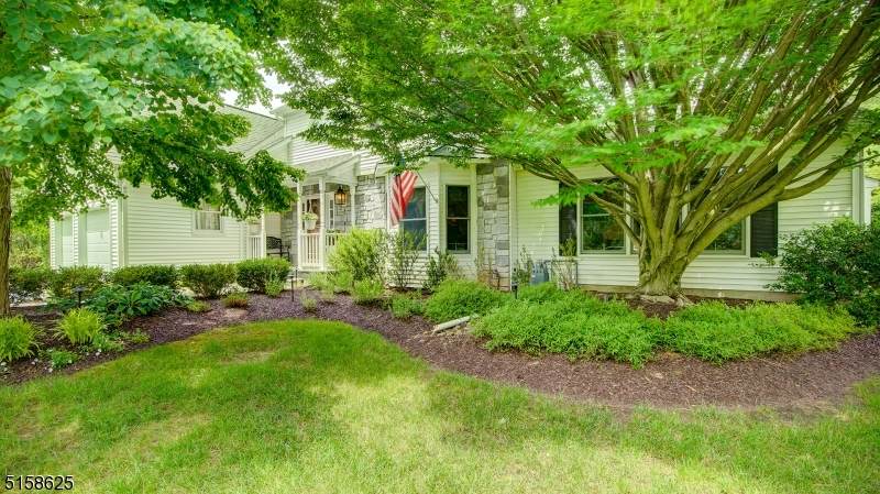 1 Stuart Ln East - Photo 1